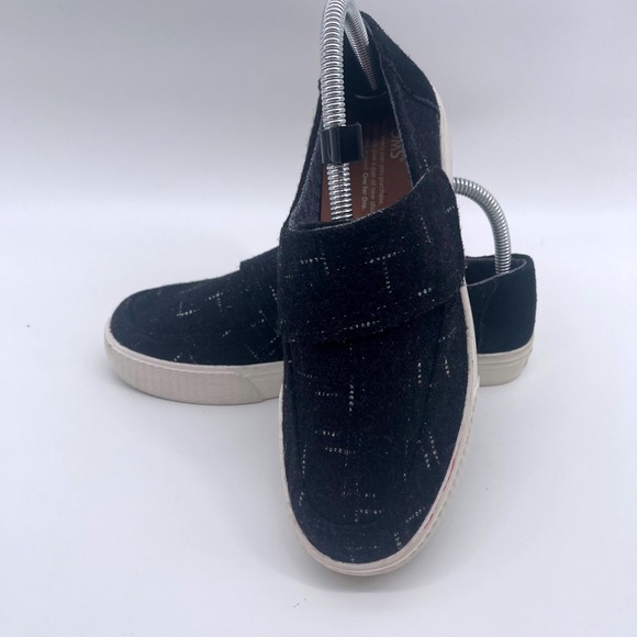 Toms Shoes - TOMS Women's Black Altair Black‎ Dotted slip-on WM 7.5
